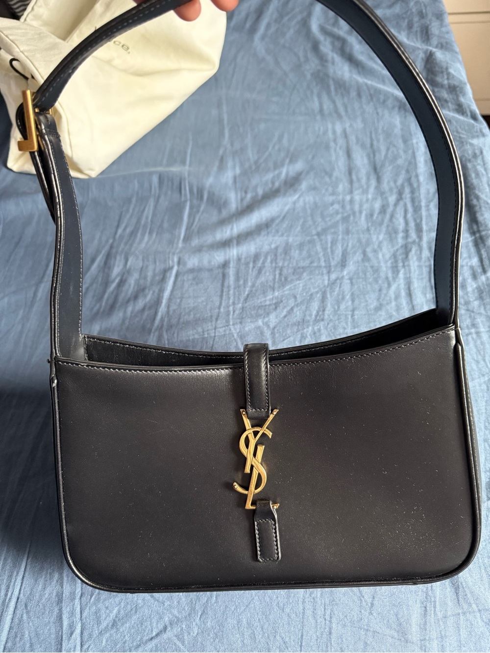Saint Laurent
Le 5à 7 Hobo Bag in Smooth Leather